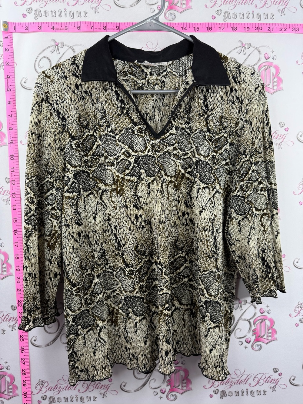 BROCHURE blouse collared shirt Snake-Print V-Neck Tunic with Black Collar